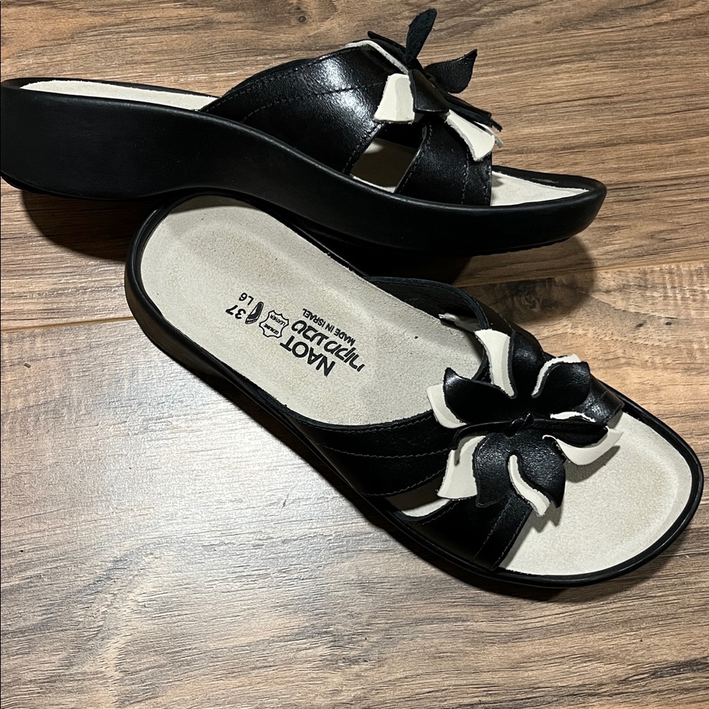 Naot Black and Cream Bow Slip-Ons Like new